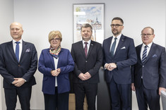 Od lewej: prof. J. Sęp, T. Kubas-Hul, prof. P. Koszelnik, M. Kulasek, W. Buż,